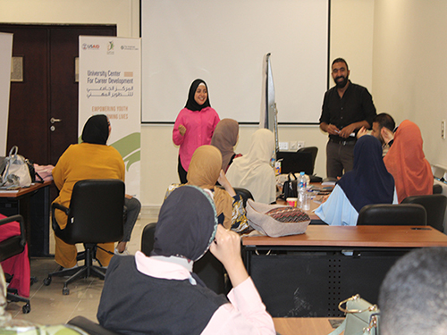 لقطة من احد الكورسات التقنية بالمركز الجامعي للتطوير المهني